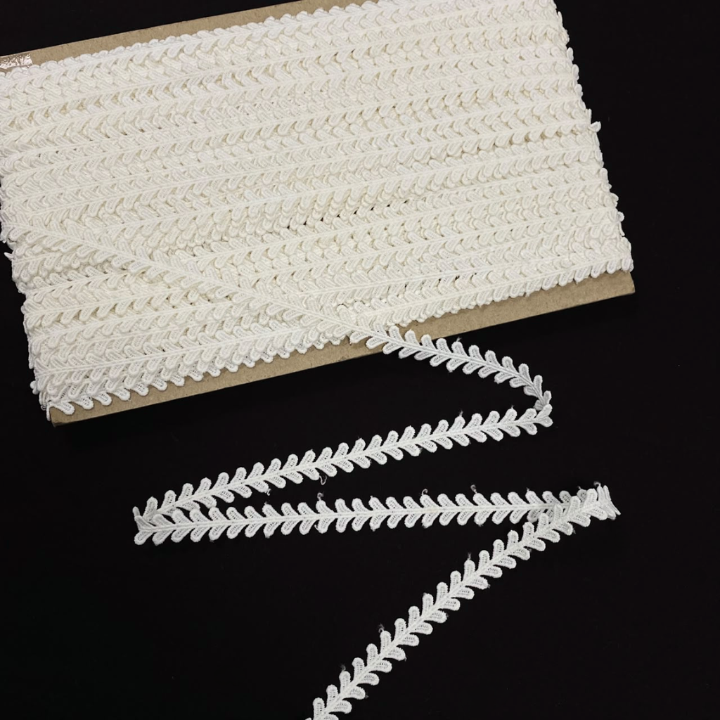 White Leaf Vine Chemical Lace - 5 mtr