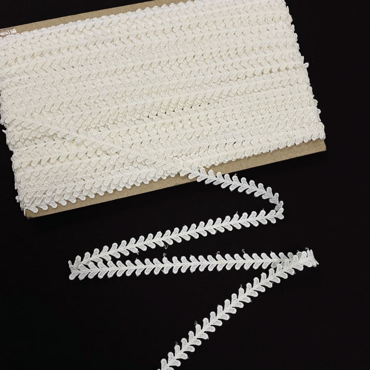 White Leaf Vine Chemical Lace - 5 mtr