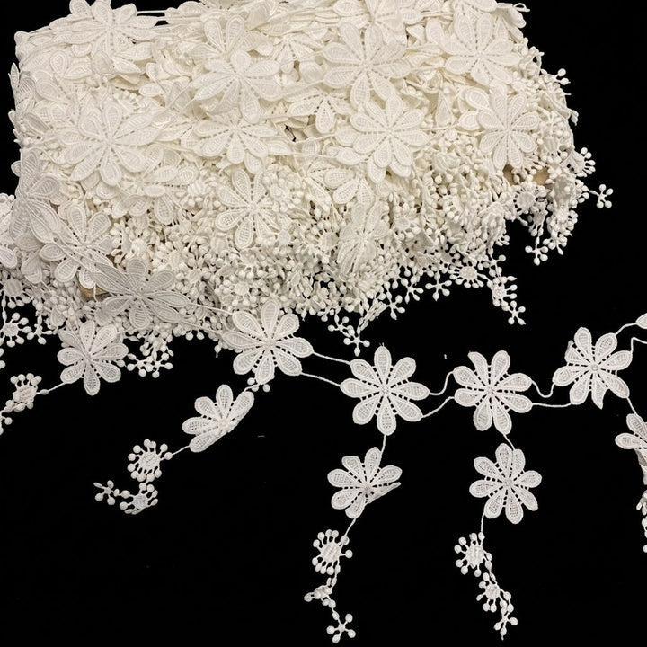 White Daisy Floral Chemical Lace - 5 mtr