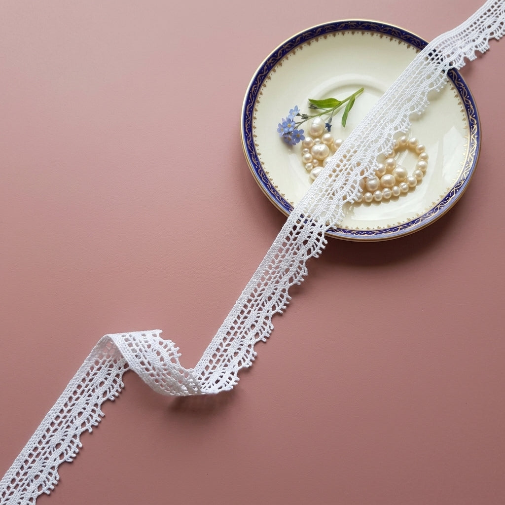 Off White Fine Scallop Lace with Kingri Trim Crochet Lace - 5 Mtr