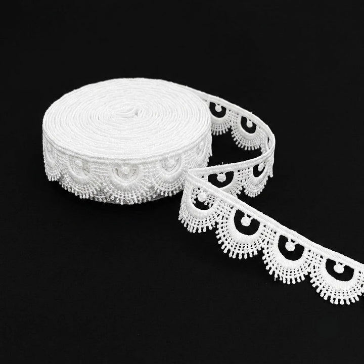 Off-White Fan Scallop Chemical Lace - 5 mtr