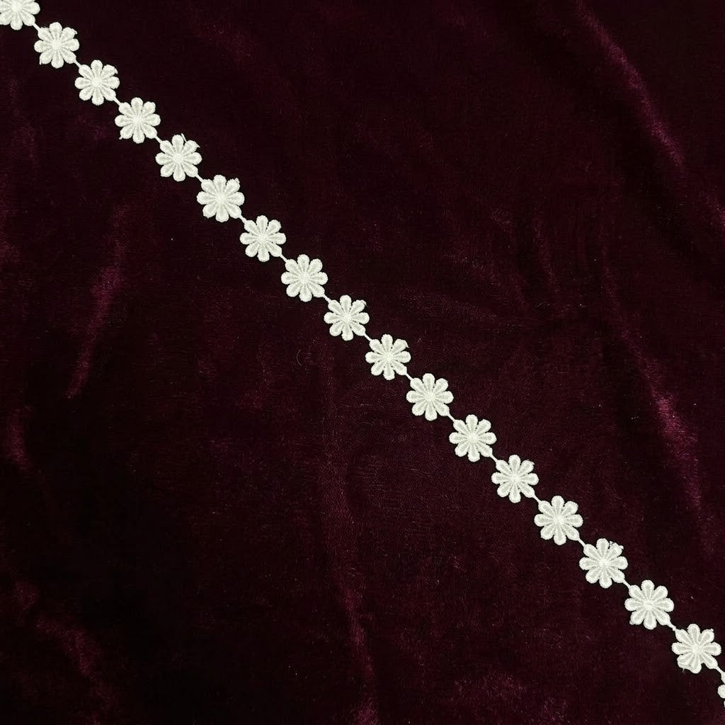 White Daisy Floret Chemical Lace - 5 mtr