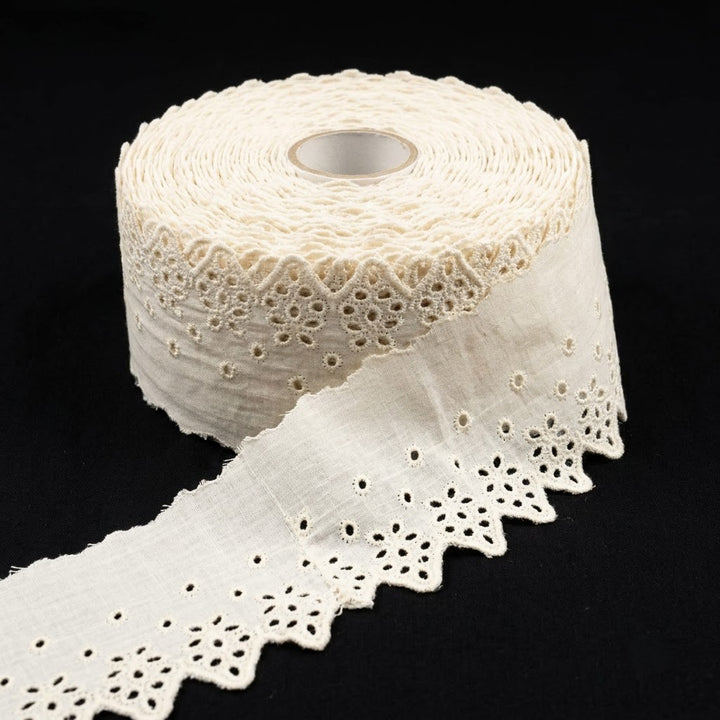 Natural Floral Eyelet Embroidery Schiffli Lace - 5 mtr