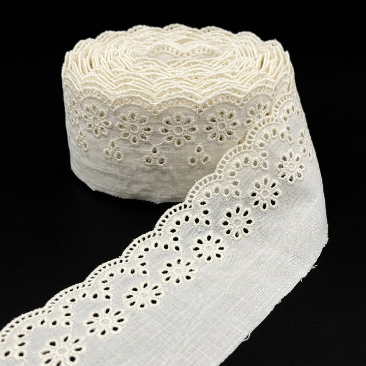 Natural Daisy Eyelet Embroidered Schiffli Lace - 5 mtr