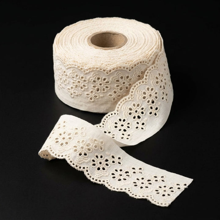 Natural Floral Eyelet Embroidery Schiffli Lace - 5 mtr